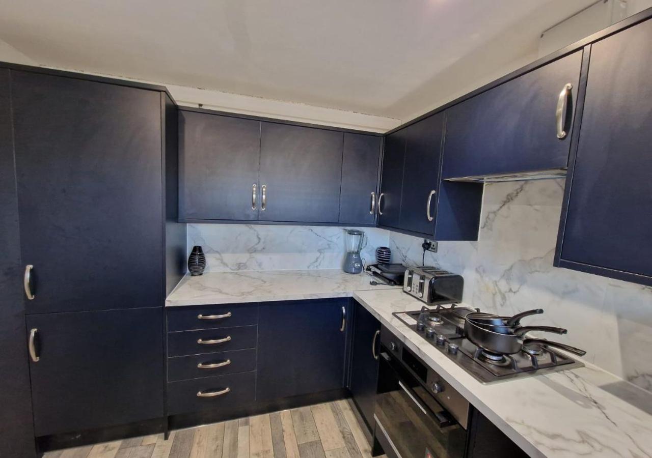 Private Room In London Enfield With Parking Buitenkant foto