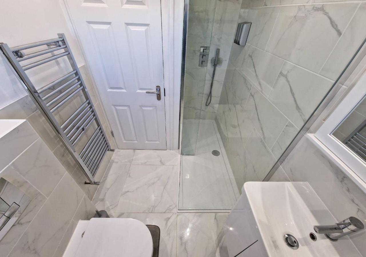 Private Room In London Enfield With Parking Buitenkant foto