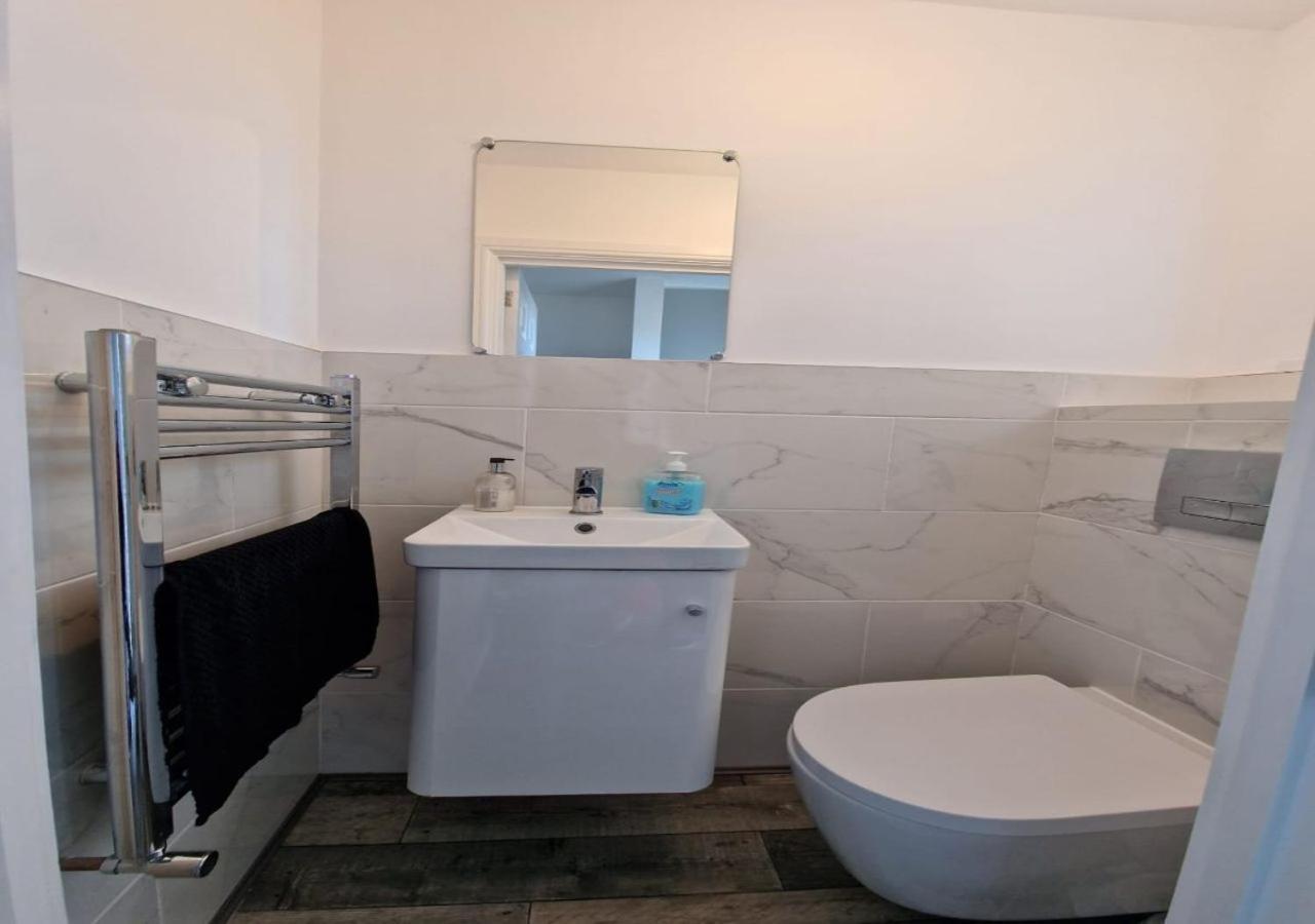 Private Room In London Enfield With Parking Buitenkant foto