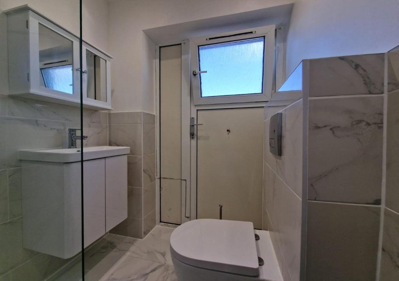 Private Room In London Enfield With Parking Buitenkant foto