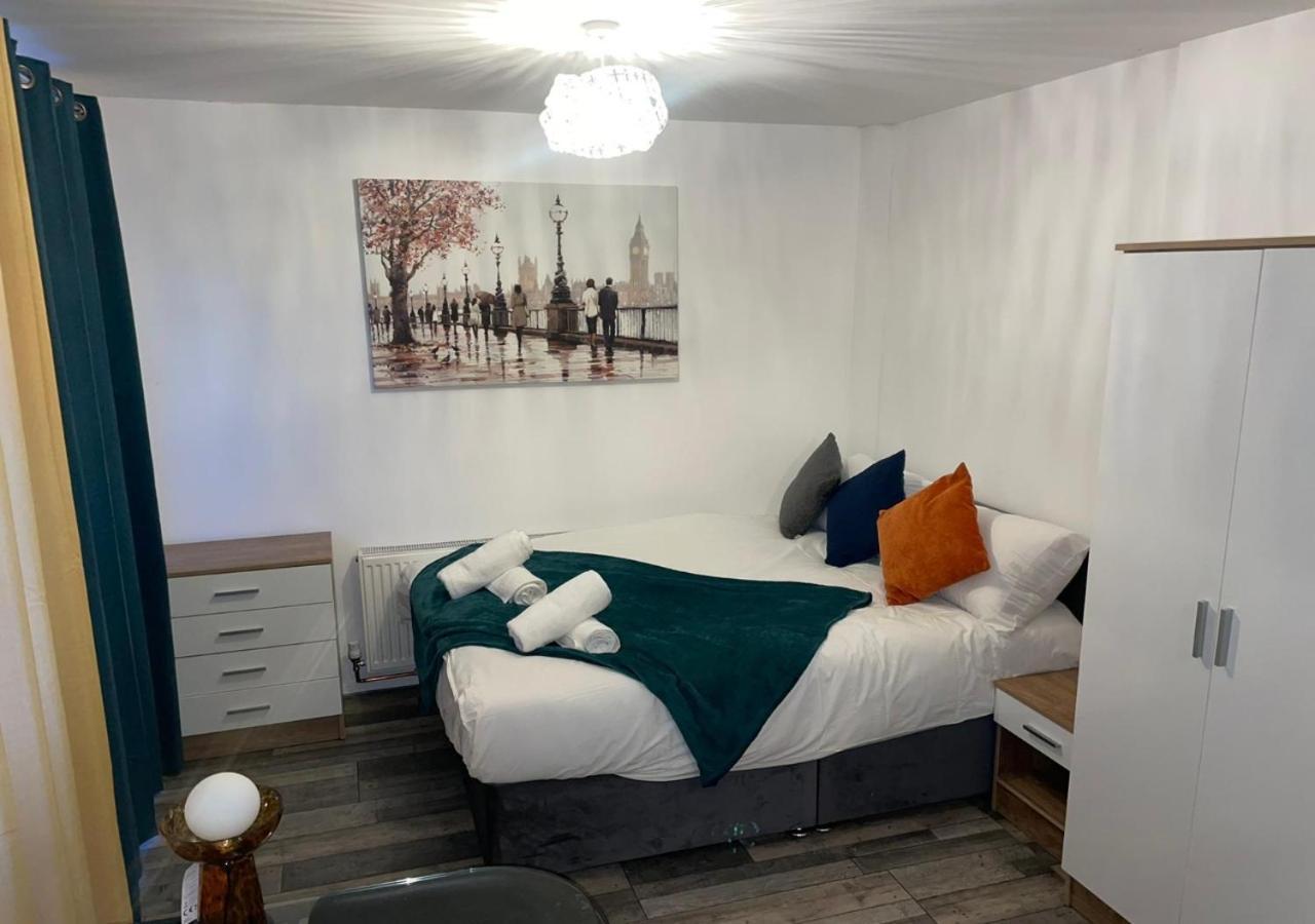 Private Room In London Enfield With Parking Buitenkant foto