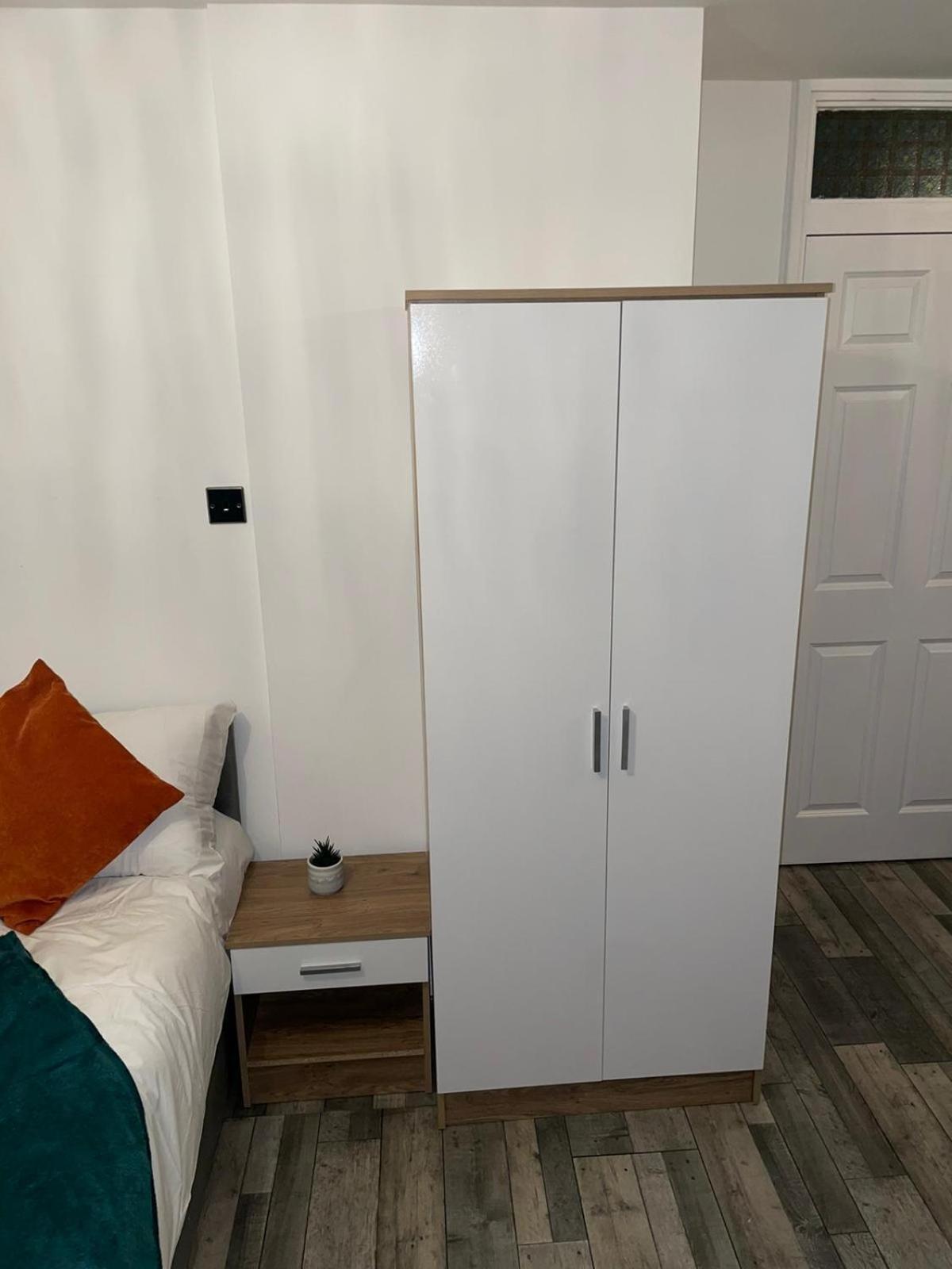 Private Room In London Enfield With Parking Buitenkant foto