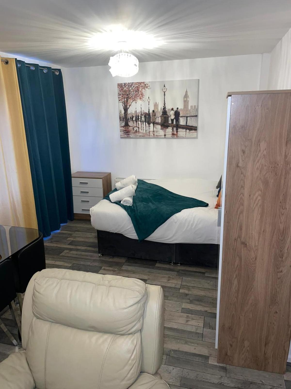 Private Room In London Enfield With Parking Buitenkant foto