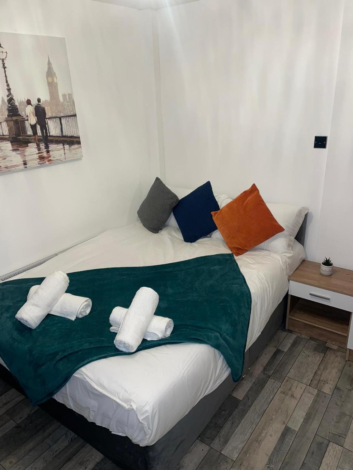 Private Room In London Enfield With Parking Buitenkant foto
