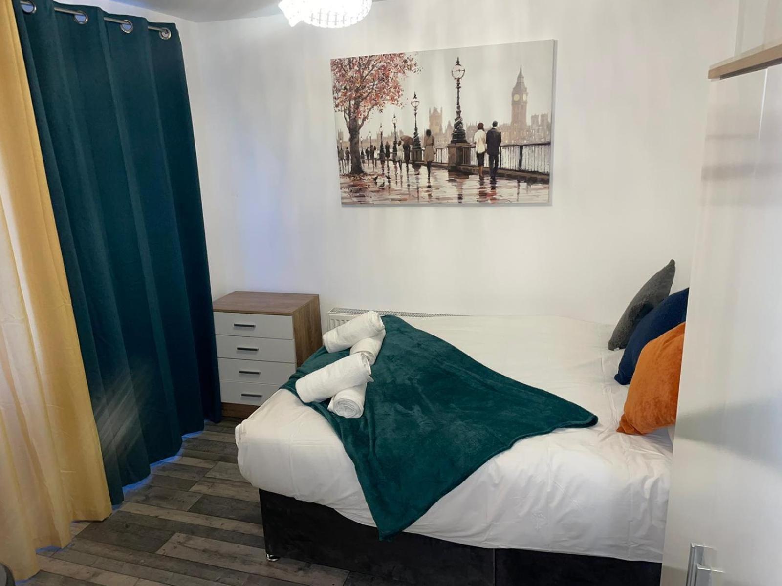 Private Room In London Enfield With Parking Buitenkant foto